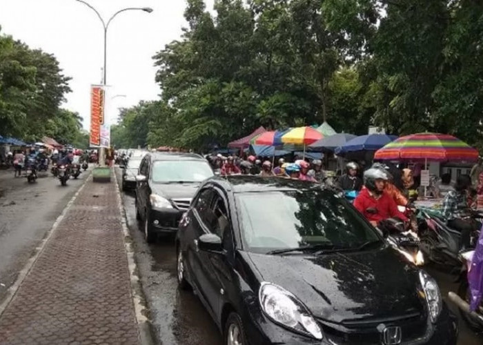 Atur Lalu Lintas di Titik Rawan Macet, Dishub Kota Bandung Terjunkan Puluhan Personel
