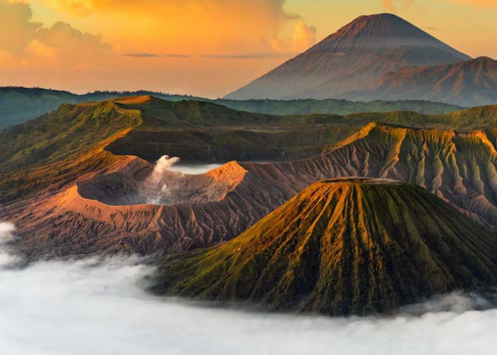 Gunung Lawu: Keindahan Alam dan Mitos di Puncak Jawa Tengah