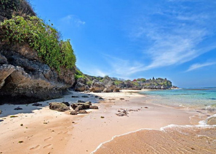 Pesona Pasir Putih Pantai Bersih di Selatan Pulau Bali Ini Menjanjikan Ketenangan