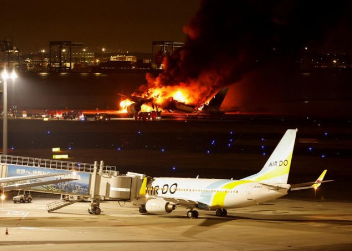 Tabrakan Pesawat di Bandara Haneda Tokyo, Japan Airlines Terbakar Hebat