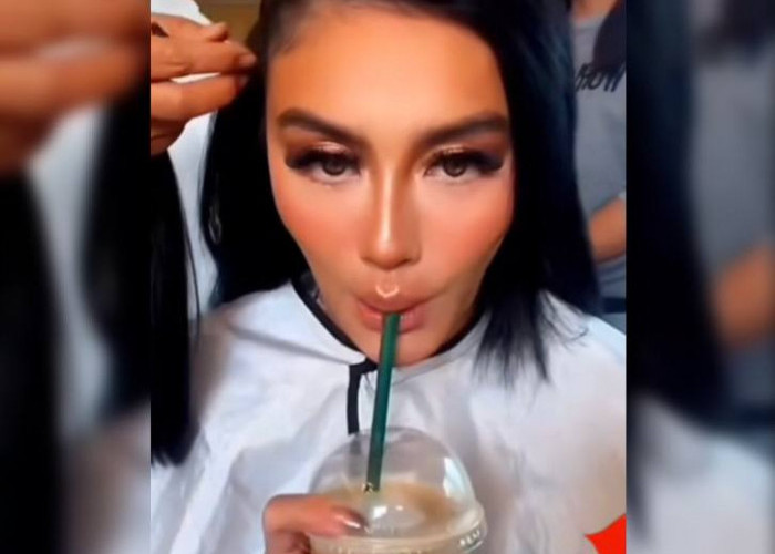 Dikecam Netizen, Agnez Mo Minum Starbucks Saat Live Instagram 