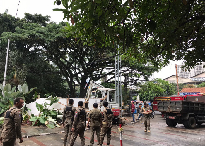 Kembalikan Fungsi RTH, Pemkot Bandung Tertibkan Bangunan Liar di Cikapundung River Spot