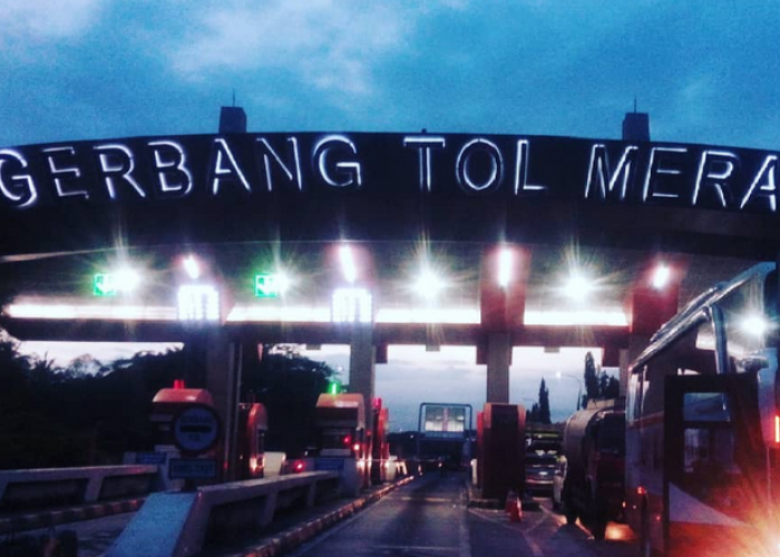Pengendara Terjebak hingga 5 Jam, Gerbang Tol Tangerang-Merak Macet Panjang 