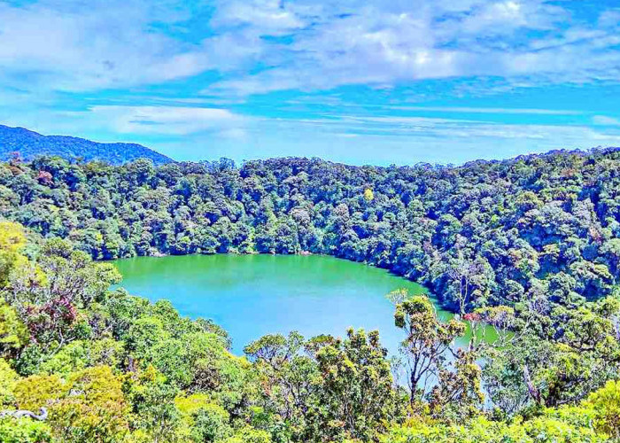 Danau Kawah, Bentukan Alam nan Cantik di Puncak Gunung Daun Bengkulu
