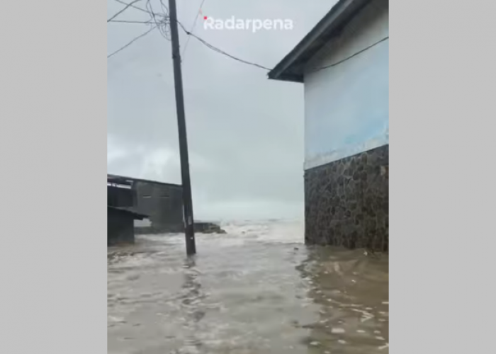 Video Tanggul Laut di Indramayu Jebol, Ratusan Rumah Terendam Banjir Rob