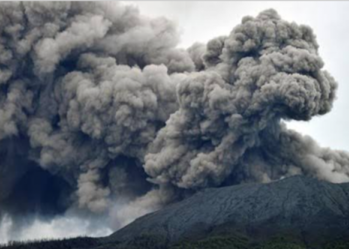 Gunung Merapi Erupsi Disertai Dentuman Keras: Abu Vulkanik Capai 1000 meter