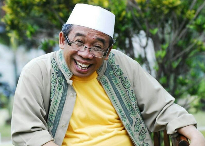 Langit yang Ikut Menangis: Rintik Hujan Iringi Pemakaman Haji Qomar