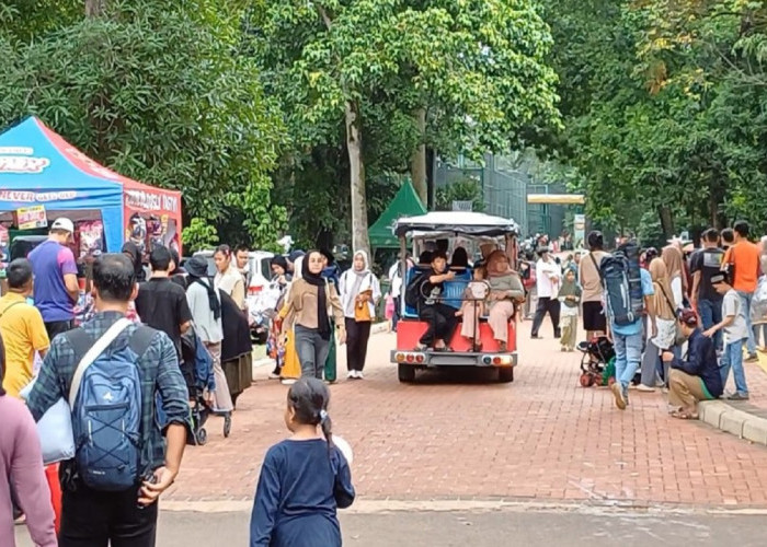 27.135 Pengunjung Padati Taman Margasatwa Ragunan di Hari Libur Natal