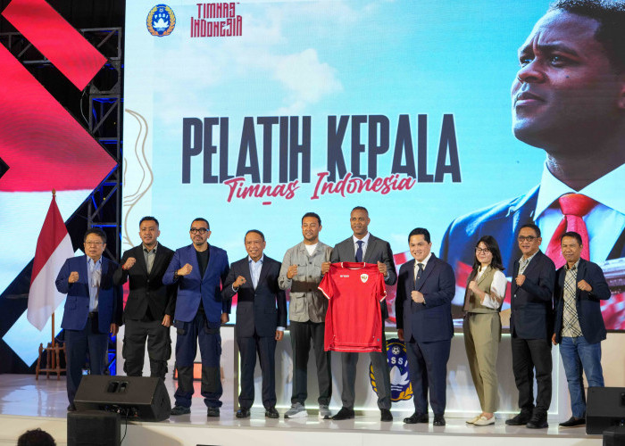 Patrick Kluivert Resmi Diperkenalkan ke Publik Sebagai Pelatih Timnas Indonesia