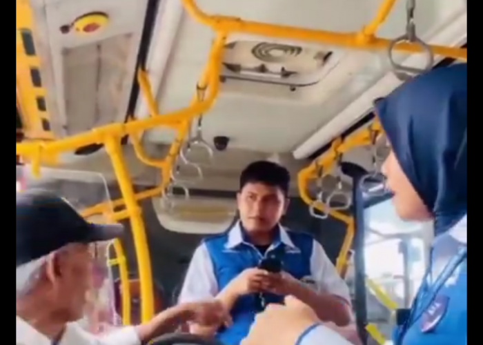 Viral di X! Seorang Bapak Ngotot di Bus Transjakarta Khusus Wanita