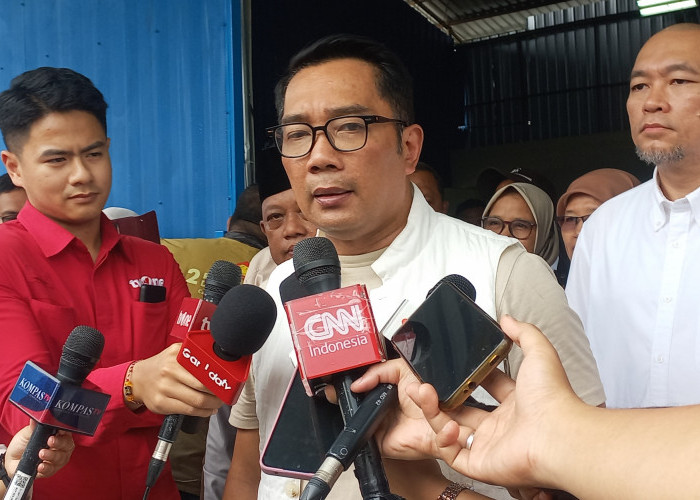 Ridwan Kamil Sapa Warga Kembangan Jakbar, Terima Curhatan Soal Lapangan Kerja