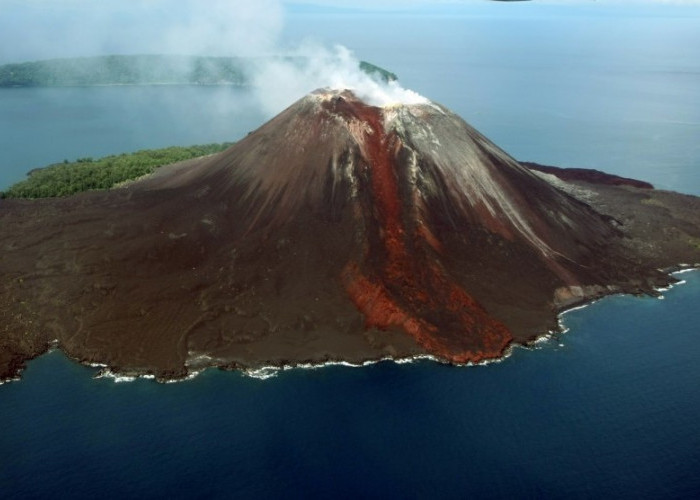 PVMBG : Gunung Lokon dan Anak Krakatau Status Waspada dan Siaga