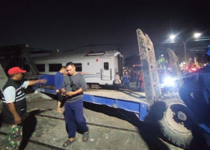 Evakuasi Lokomotif KA Brantas, Dua Jalur Kereta Api Di Semarang Sudah Dapat Dilalui