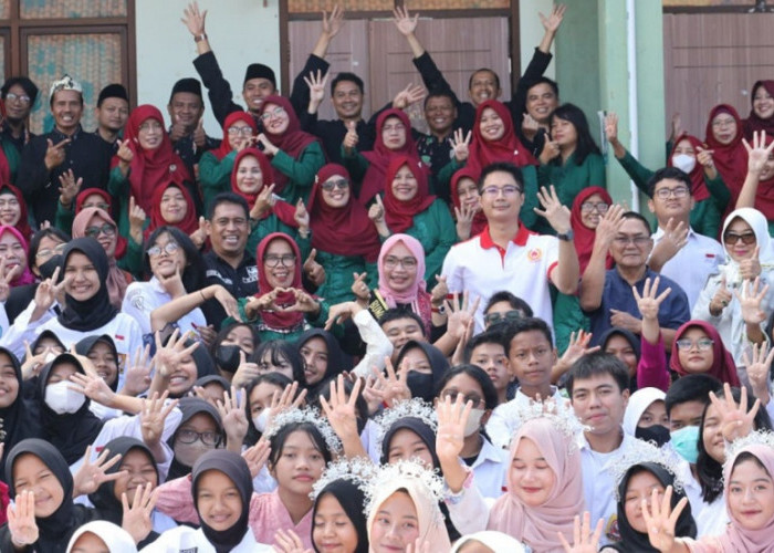 Bunda Literasi Bagikan Tips Menjadi Siswa Berkarakter, Saat Kunjungi Sekolah Di Wilayah Bekasi Barat