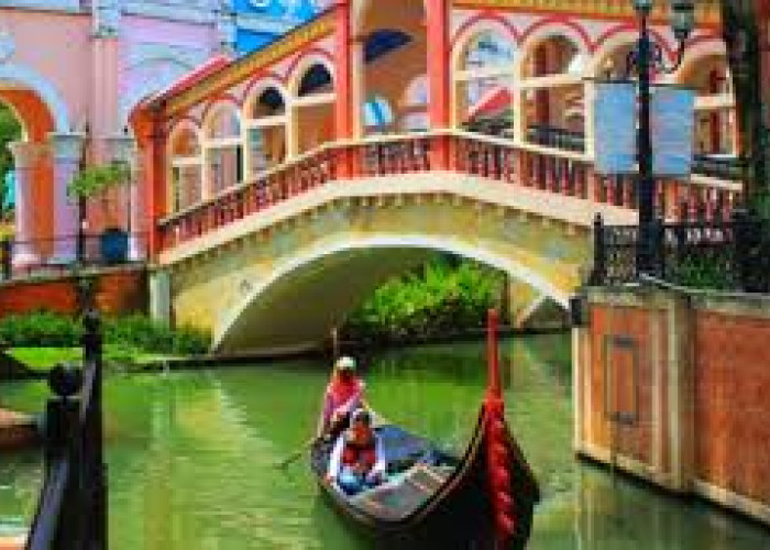 Destinasi Wisata Sungai dan Kanal dengan Gondola, Nikmati Keindahan dan Keromantisan Kota Tua Italia