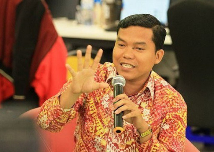 Manuver Jokowi Menahan Laju Hak Angket, Berikut Ulasan Pangi Syarwi Chaniago