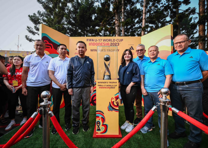 Warga Bandung Tumpah Ruah Sambut Trophy Experience, Siap Sukseskan Fifa World Cup U-17