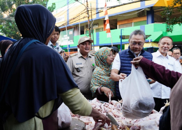 Sidak Pasar Palmerah di Jakarta, Mendag Pastikan Harga Bapok Stabil dan Pasokan Terjaga