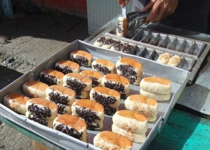 Kue Tradisional dari Indonesia, Kue Pancong, Rasanya hmmm, Nikmat Cocok Menjadi Peneman Minum Kopi atau Teh 