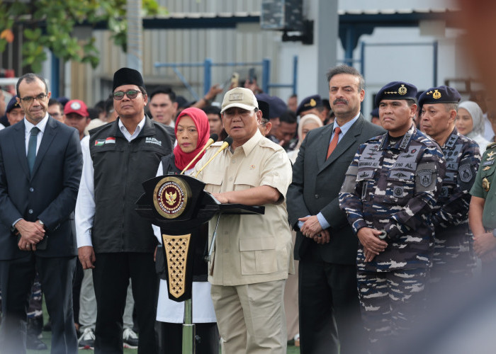 Prabowo Lepas Keberangkatan Kapal RS TNI KRI Radjiman untuk Kirim Bantuan ke Palestina