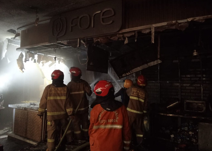 Kedai Kopi di Mal Bogor Junction Hangus Terbakar  