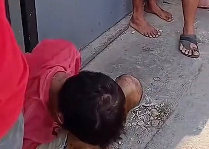 Bejat! Tukang Sampah Nekat Masuk Kamar dan Lecehkan Siswi SMP Babak Belur Dihajar Massa