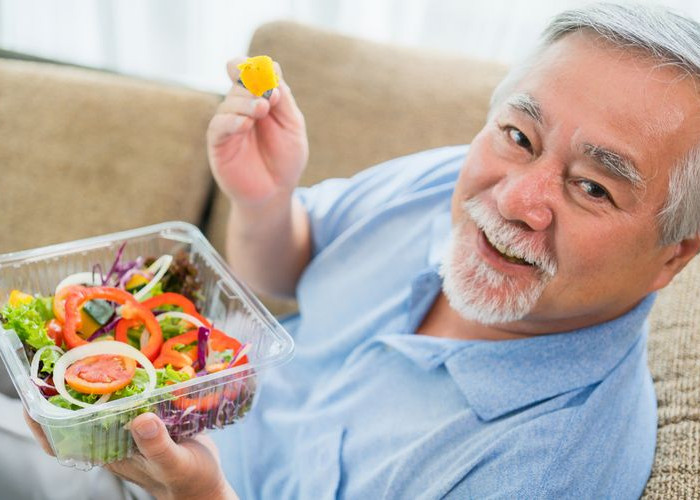 Perhatikan ! Makanan dan Minuman yang harus di Hindari Orang dengan Umur 40 Tahun