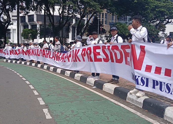 Demo di Patung Kuda Monas, Massa Dosen ASN Kemendiktisaintek Bersuara Lantang: Tukin Harga Mati! CAIR!