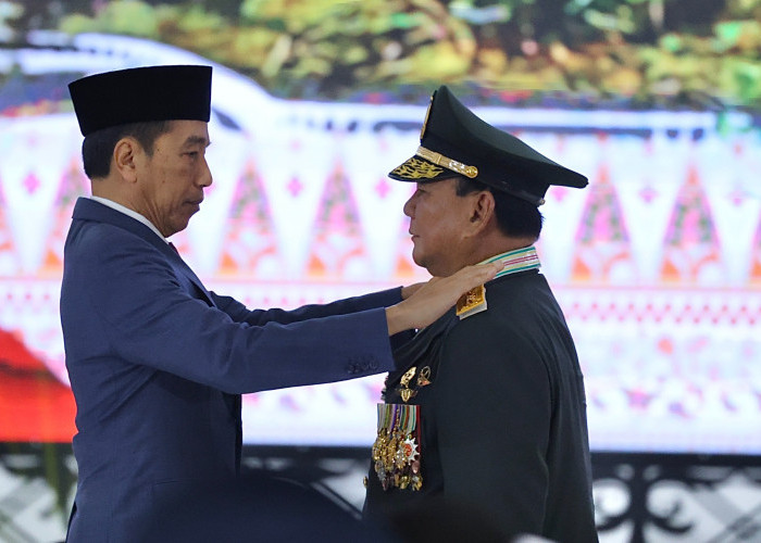 Prabowo Terima Penganugerahan Jenderal Bintang 4 dari Presiden Jokowi