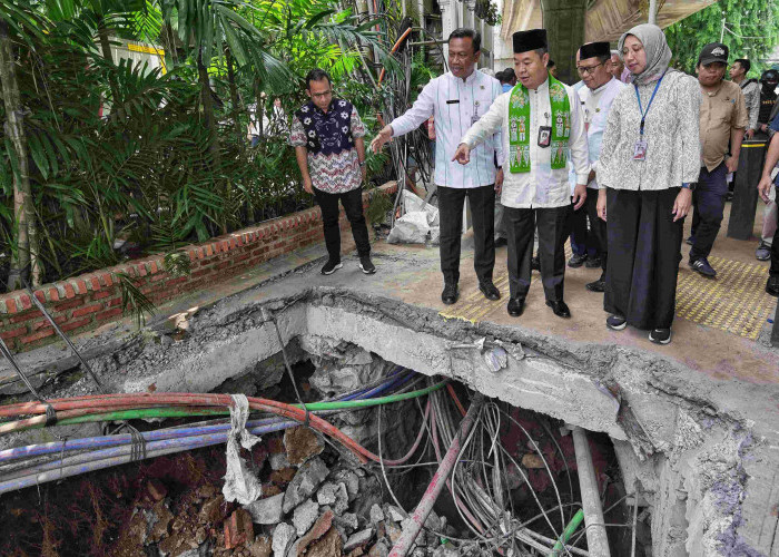 Pj Gubernur Jakarta Teguh Setyabudi Panggil Pemilik Kabel Utilitas yang Bikin Mampet Saluran Air