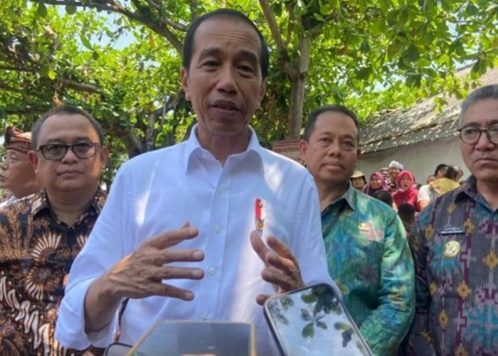 Zulhas Klaim Jokowi Tinggalkan PDIP Masuk PAN, Hasto: Tanda Koalisi Prabowo - Gibran Tidak Solid