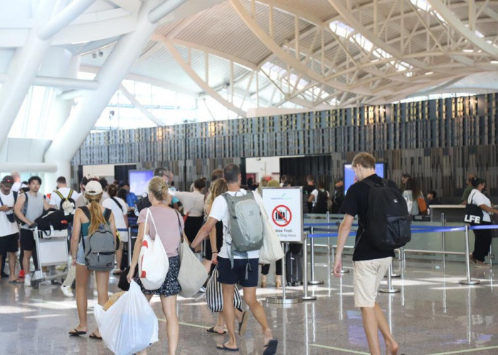 Bandara I Gusti Ngurah Rai Terapkan Prokes, Waspada Masuknya Wabah Pneumonia 