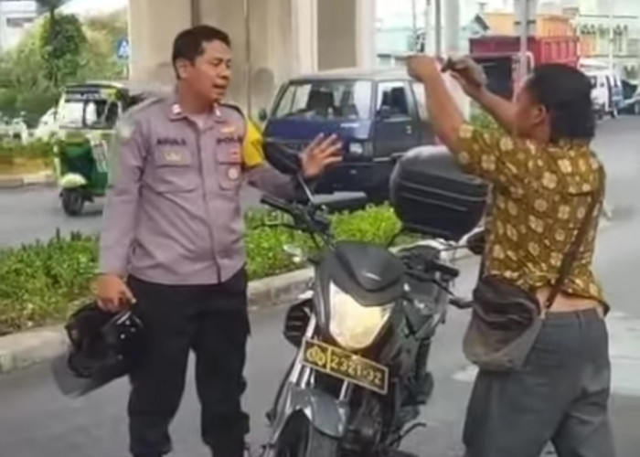 Jengkel Mobil yang Dikendarai Mogok, Pria Ini Tampar Polisi dan Acungkan Badik ke Juru Parkir