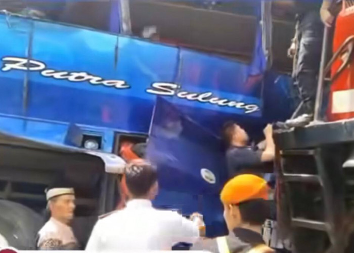 Innalillahi! Bus Penumpang Terseret KA Tujuan Lampung-Palembang Sejauh 50 Meter, 4 Orang Tewas