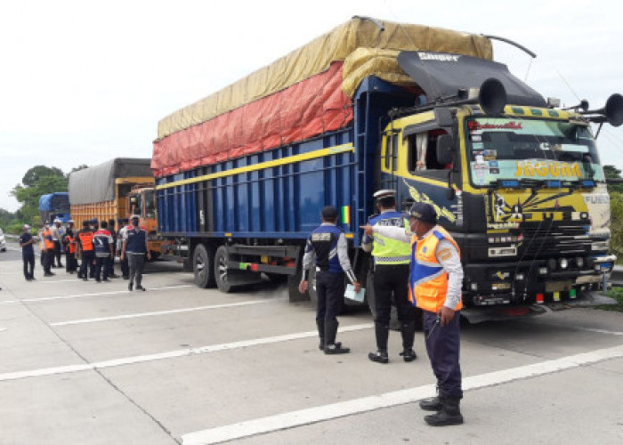 Hari Pertama Razia, 18 Kendaraan ODOL Ditilang di Perbatasan Lampung