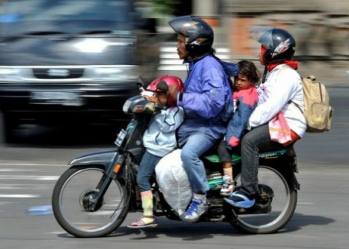 Kurangi Resiko Kecelakaan, Berikut 8 Tips Aman Bonceng Anak dengan Sepeda Motor