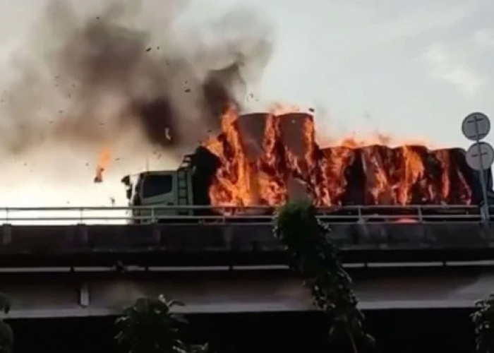 Ada Truk Terbakar di Tol Dalam Kota, Lalu Lintas Arah Grogol Padat Merayap