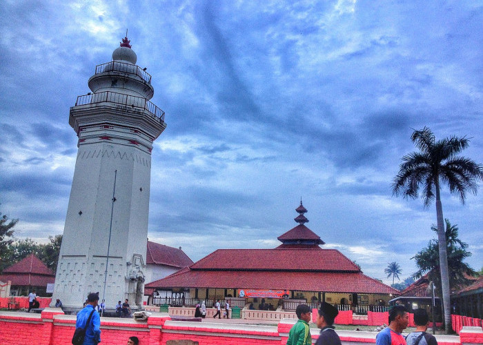 10 Tempat Wisata Religi di Banten yang Banyak di Kunjungi Peziarah, Ada Masjid Pintu Seribu