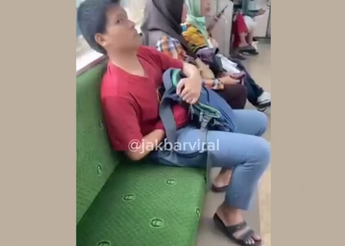 Menjijikan! Penumpang Pria Diduga Masurbasi di KRL Tanah Abang-Bogor