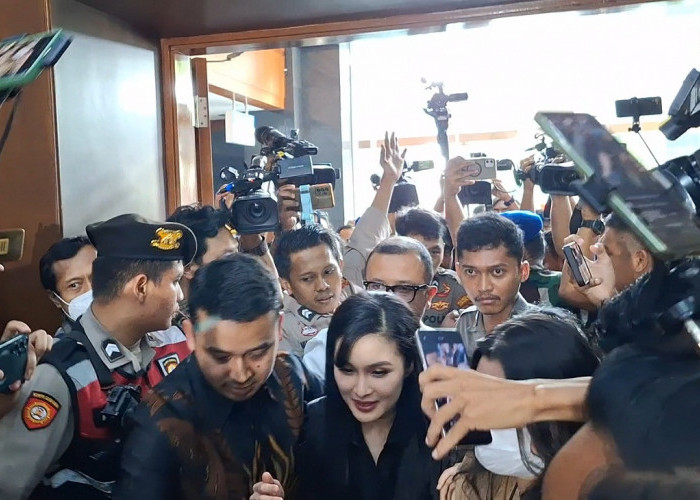 Berbaju Hitam, Sandra Dewi Bakal Bersaksi di Depan Hakim Soal Korupsi Timah Sang Suami Harvey Moeis