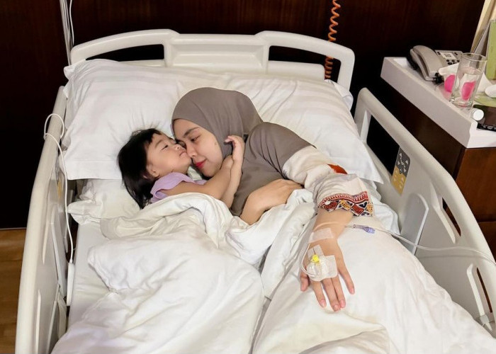 Ria Ricis Dirawat di Rumah Sakit, Oki Setiana Dewi Bongkar Penyebabnya