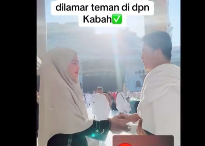 Viral Wanita Dilamar Depan Ka'bah Dihujat Netizen 'Bikin Dosa'