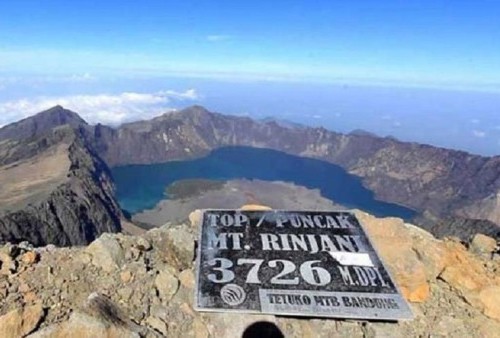 Pendaki Wajib Tahu! Ini 10 Daftar Gunung Tertinggi di Indonesia: Nomor 6 Paling Eksotis!