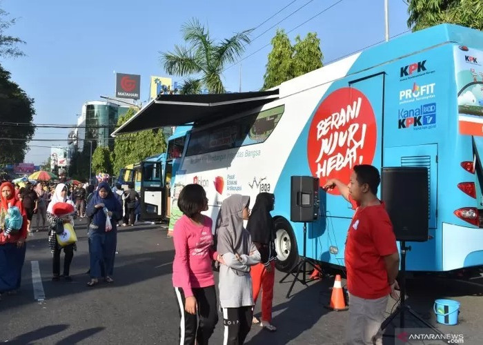 Masyarakat Kota Bekasi Sambut Roadshow Bus KPK 