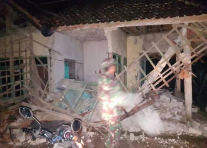 Dampak Gempa Garut, Puluhan Rumah Warga dan RS Rusak Parah dan Hancur