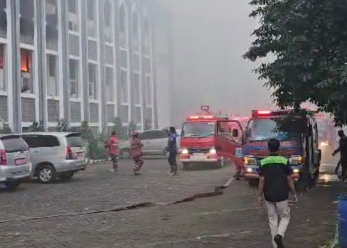 Gedung Rektorat UIN Jakarta Terbakar