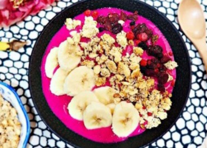 Sarapan Sehat dengan Smoothies Bowl Buah Naga dan Pisang, Simak Resep Mudahnya 